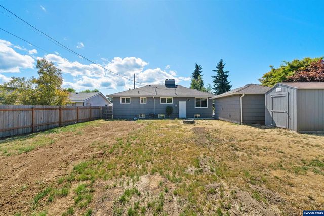 194 NW Hillcrest Dr, Dallas, OR 97338