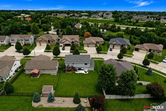 8015 Mandalay Drive, Lincoln, NE 68516