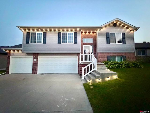 8015 Mandalay Drive, Lincoln, NE 68516
