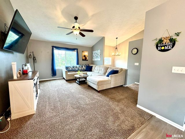 8015 Mandalay Drive, Lincoln, NE 68516
