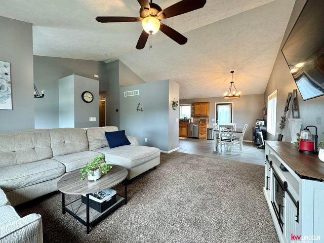8015 Mandalay Drive, Lincoln, NE 68516