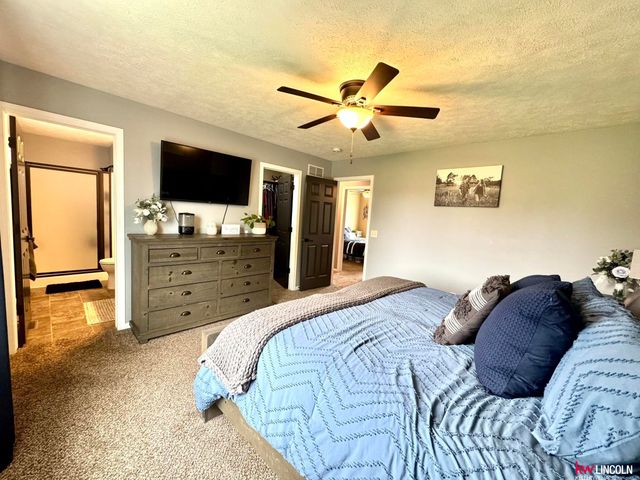 8015 Mandalay Drive, Lincoln, NE 68516