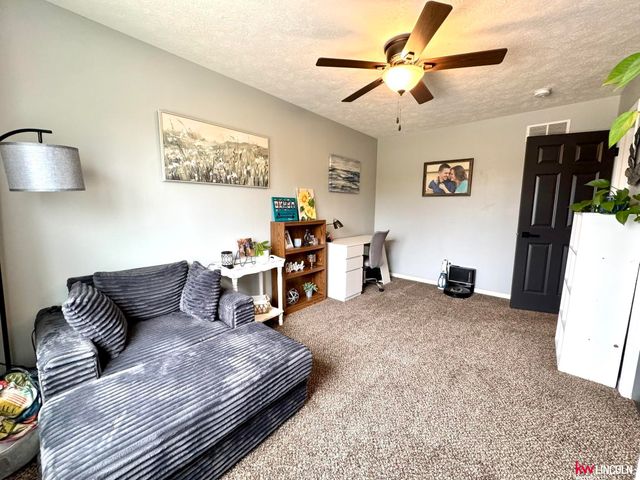 8015 Mandalay Drive, Lincoln, NE 68516