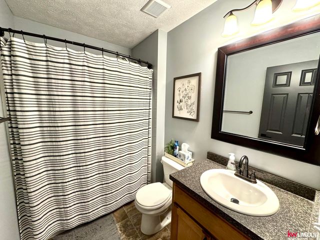 8015 Mandalay Drive, Lincoln, NE 68516