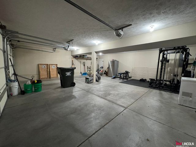 8015 Mandalay Drive, Lincoln, NE 68516
