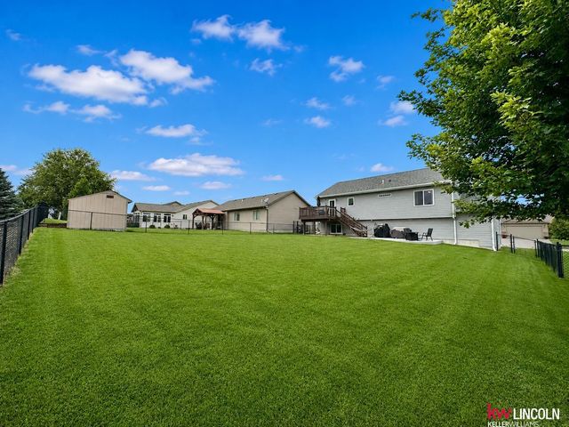 8015 Mandalay Drive, Lincoln, NE 68516