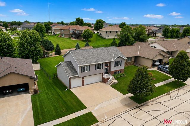 8015 Mandalay Drive, Lincoln, NE 68516