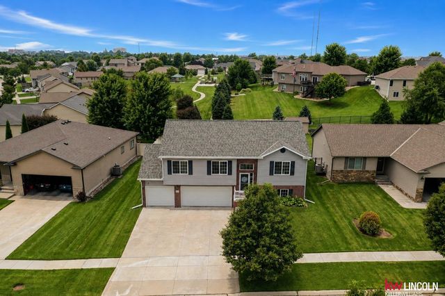 8015 Mandalay Drive, Lincoln, NE 68516