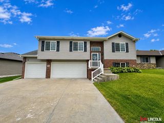 8015 Mandalay Drive, Lincoln, NE 68516