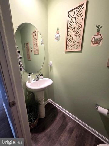 8 EISENHOWER DR, Bridgeton, NJ 08302