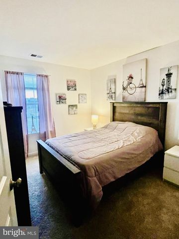8 EISENHOWER DR, Bridgeton, NJ 08302