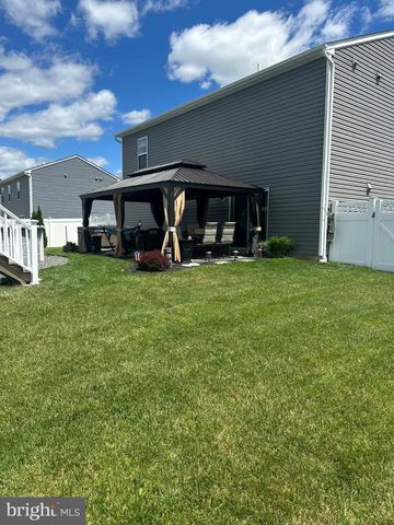 8 EISENHOWER DR, Bridgeton, NJ 08302