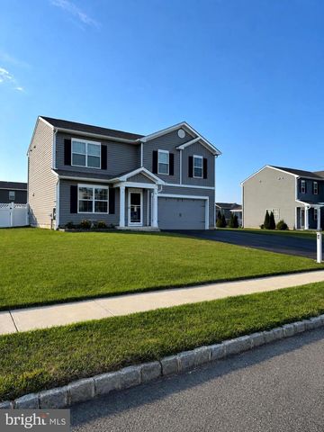 8 EISENHOWER DR, Bridgeton, NJ 08302