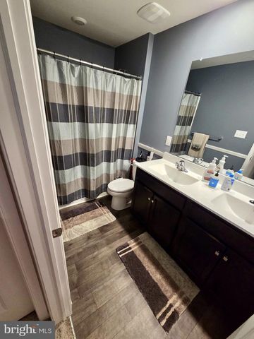 8 EISENHOWER DR, Bridgeton, NJ 08302