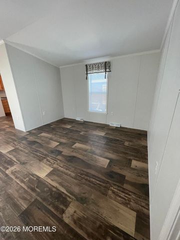 30 Pine Creek Village, Hazlet, NJ 07730