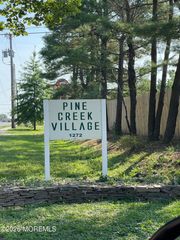 30 Pine Creek Village, Hazlet, NJ 07730