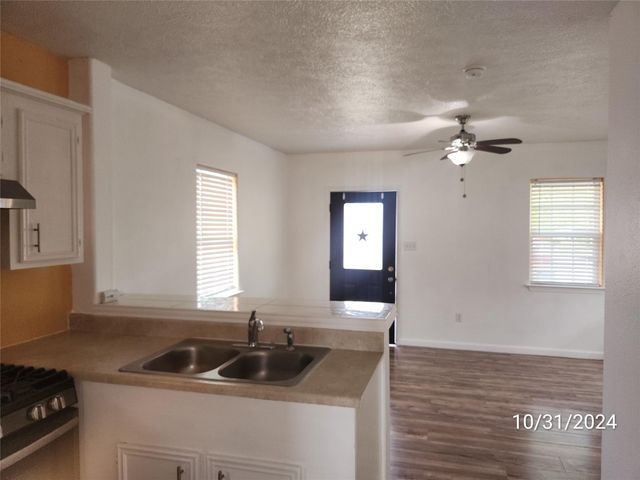 703 N Avenue B, Freeport, TX 77541