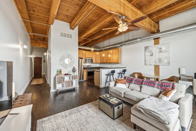 500 N DAMEN Avenue 307, Chicago, IL 60622
