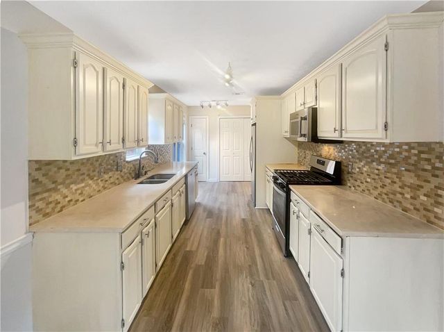 607 River Bend SW Circle, Smyrna, GA 30082