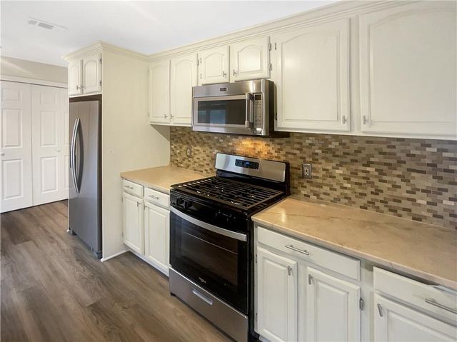 607 River Bend SW Circle, Smyrna, GA 30082