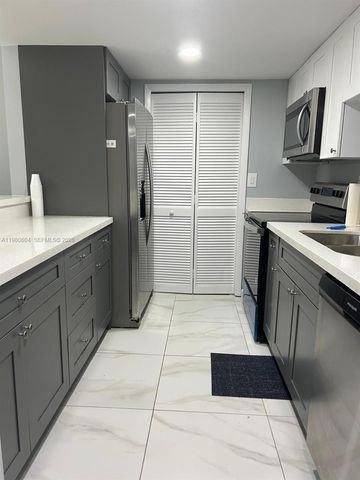 230 Lakeview Dr 209, Weston, FL 33326