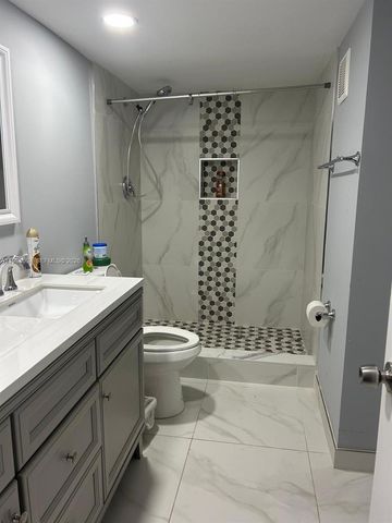 230 Lakeview Dr 209, Weston, FL 33326