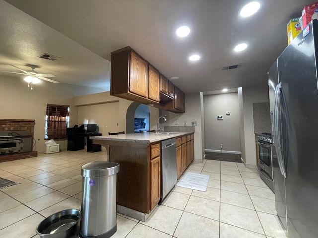 1632 University Avenue, Madera, CA 93637