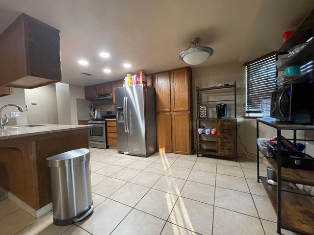 1632 University Avenue, Madera, CA 93637