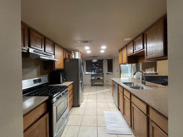 1632 University Avenue, Madera, CA 93637