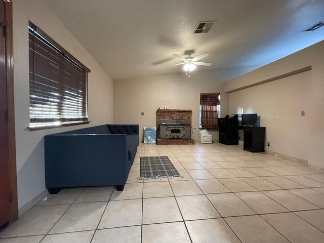 1632 University Avenue, Madera, CA 93637