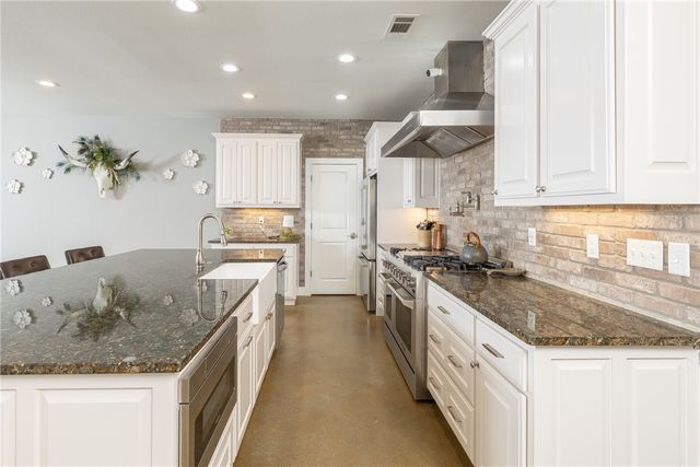 719 W Thornstone Avenue, West Fork, AR 72774
