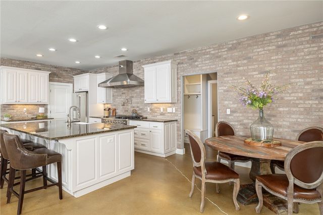 719 W Thornstone Avenue, West Fork, AR 72774
