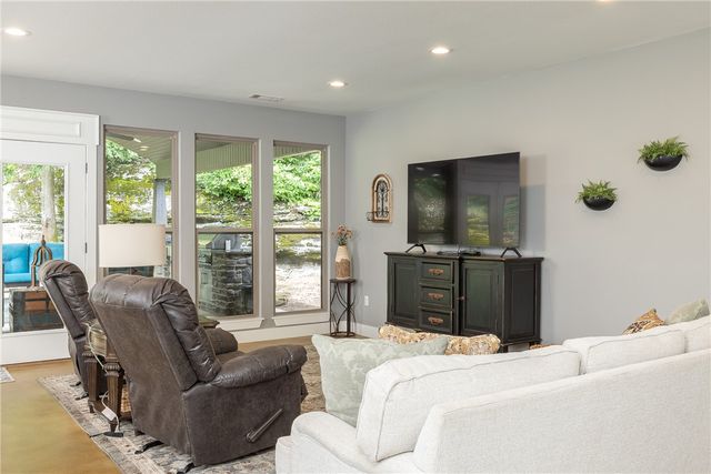 719 W Thornstone Avenue, West Fork, AR 72774