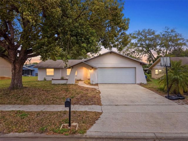 8643 WOODBRIDGE DR, New Port Richey, FL 34655