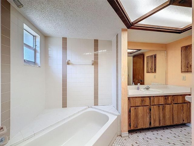 8643 WOODBRIDGE DR, New Port Richey, FL 34655