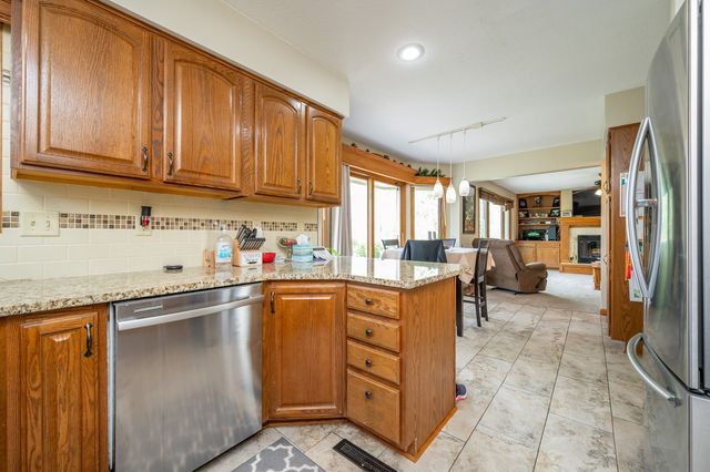914 NE 9th Street, Ankeny, IA 50021
