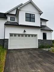 22 village Circle 22, Guilford, CT 06437