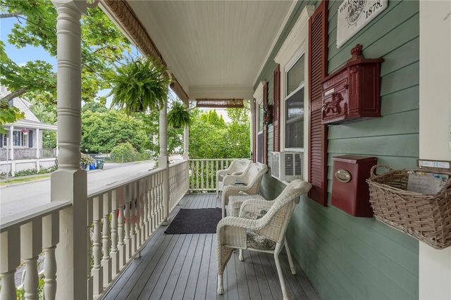 11 Lincoln Avenue 3, Bristol, RI 02809