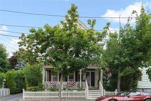 11 Lincoln Avenue 3, Bristol, RI 02809