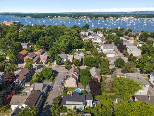11 Lincoln Avenue 3, Bristol, RI 02809