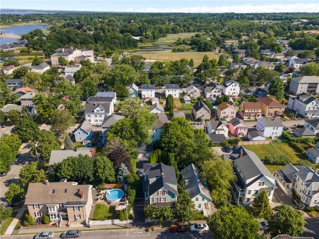 11 Lincoln Avenue 3, Bristol, RI 02809