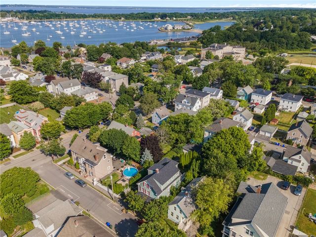 11 Lincoln Avenue 3, Bristol, RI 02809