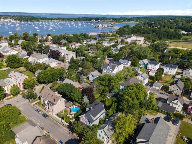 11 Lincoln Avenue 3, Bristol, RI 02809