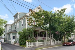 11 Lincoln Avenue 3, Bristol, RI 02809