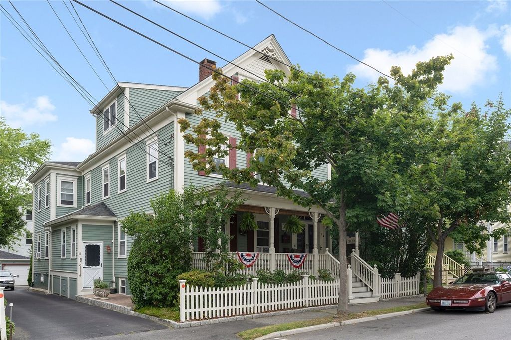 11 Lincoln Avenue 3, Bristol, RI 02809