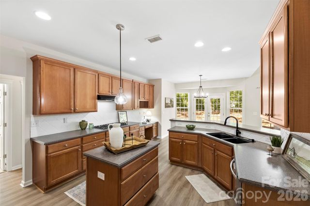 6237 Breckfield Court, Charlotte, NC 28278