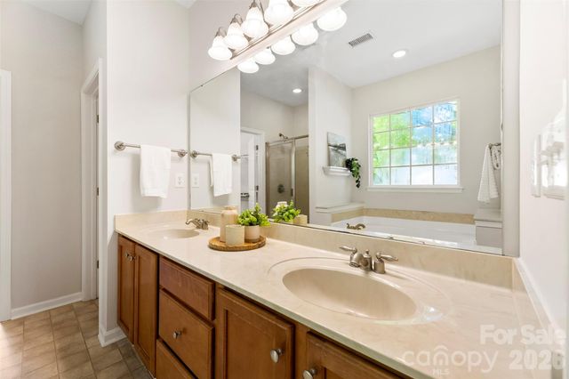 6237 Breckfield Court, Charlotte, NC 28278