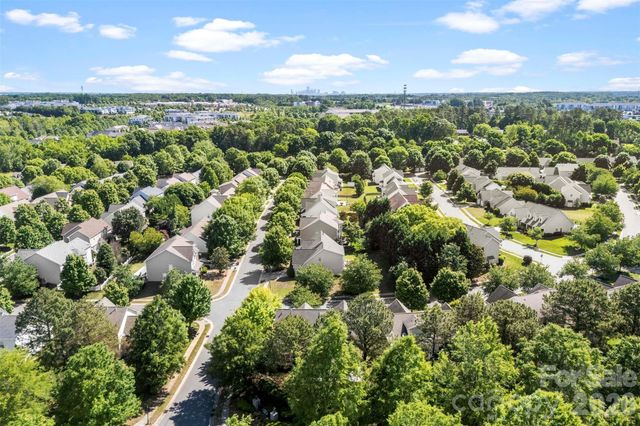 6237 Breckfield Court, Charlotte, NC 28278