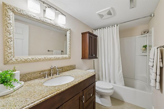 8311 Twana Drive, Urbandale, IA 50322