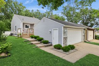 8311 Twana Drive, Urbandale, IA 50322